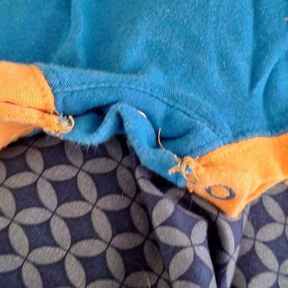 Dog playing baseball onesie 6 to 9 months - Picture 3 of 8